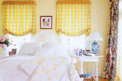 如何利用布艺窗帘营造温馨卧室氛围？