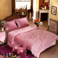 高贵神秘 情人节紫色床品营造浪漫满屋古典卧室装修图片