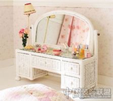 日本女性可爱粉嫩情趣家具现代卧室装修图片