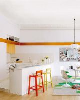 七彩糖果色 充满活力的公寓现代厨房装修图片
