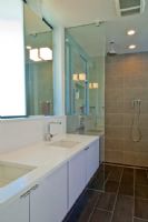 西雅图反常规住宅设计现代卫生间装修图片
