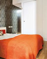 50平米橙色与黑白的和谐搭配简约卧室装修图片