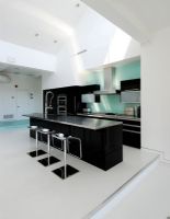 黑白色调的家居设计现代厨房装修图片