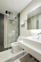 8万装106平米黑白灰经典婚房现代卫生间装修图片