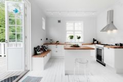斯堪的纳维亚优雅之家 哥德堡的彩色公寓古典厨房装修图片