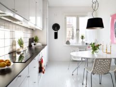 斯堪的纳维亚优雅之家 哥德堡的彩色公寓古典厨房装修图片