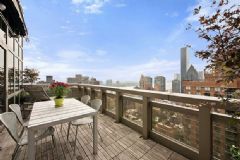 外形华丽的纽约公寓 宽敞明亮大气的住宅现代风格阳台装修图片