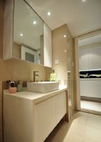 现代简约67平两居室 小巧实用婚房设计现代简约卫生间装修图片