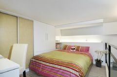 33平米高挑复式现代卧室装修图片