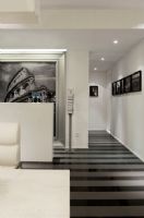 现代黑白风格两室两厅装修图现代过道装修图片