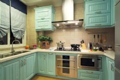 最新时尚厨房橱柜设计古典厨房装修图片
