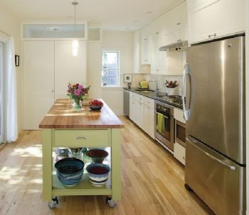 带滚轮的岛式厨房现代厨房装修图片