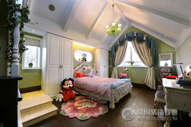 欧式阁楼儿童房设计古典风格卧室装修效果图