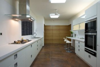 现代简约双层小别墅设计现代厨房装修图片