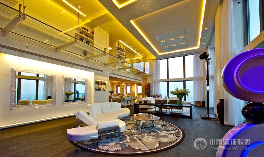 顶层全景公寓装修案例现代风格客厅装修效果图