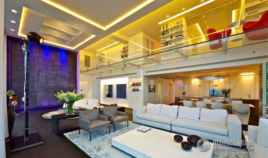 顶层全景公寓装修案例现代风格客厅装修效果图